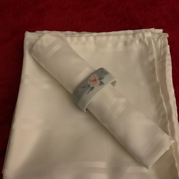 Pure White Napkins(4) and Victorian Rose Porcelain Napkin Rings(4) - Picture 3 of 5